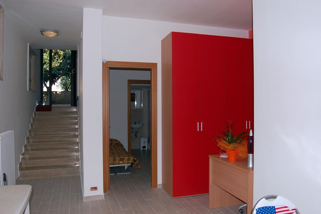 B&B Fenix Трани Экстерьер фото