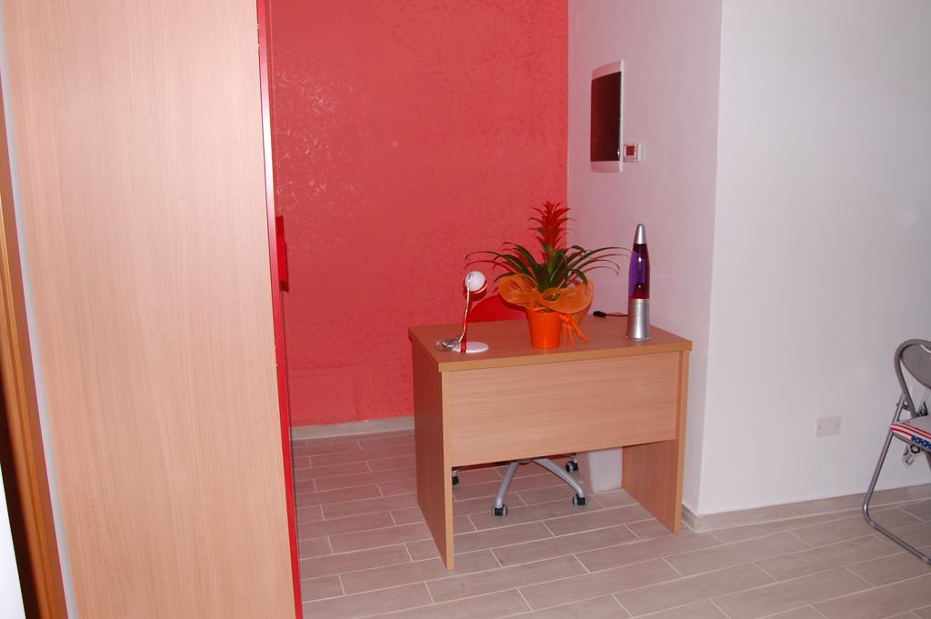 B&B Fenix Трани Экстерьер фото